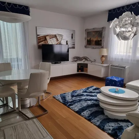 Charming Apartment, 2 Garage Parking سبليت
