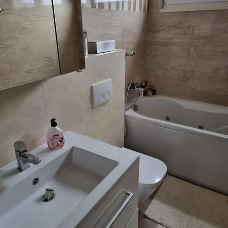 Charming Apartment, 2 Garage Parking سبليت
